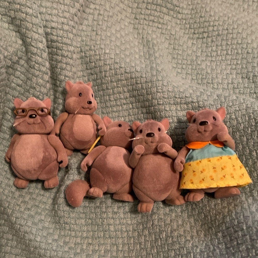 Li'l Woodzeez Mini Animal Figurine Set - Lot of 5 Nicnacker Squirrel Family